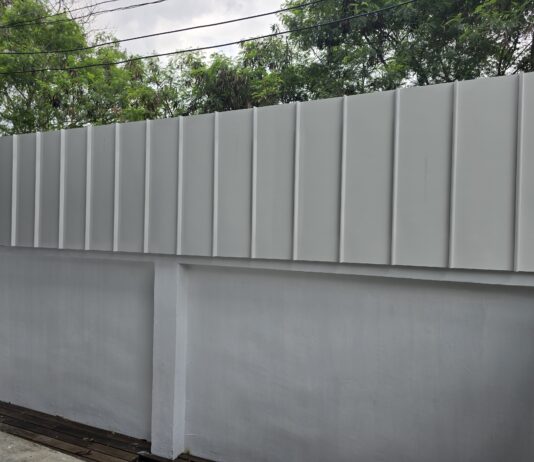 เมทัลชีทคืออะไรต่อเติมรั้วบ้านด้วยรั้วเมทัลชีท ระแนงเมทัลชีท เมทัลชีท